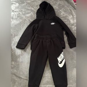 Nike hoodie and sweat pants in toddler boy
